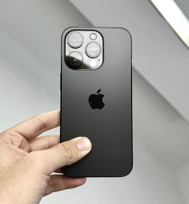 Kiểm tra chức năng sạc không dây, MagSafe và hiệu suất pin