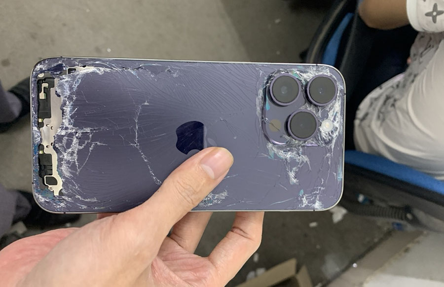 Biểu hiện của mặt kính lưng iPhone 14 Pro bị hư hại