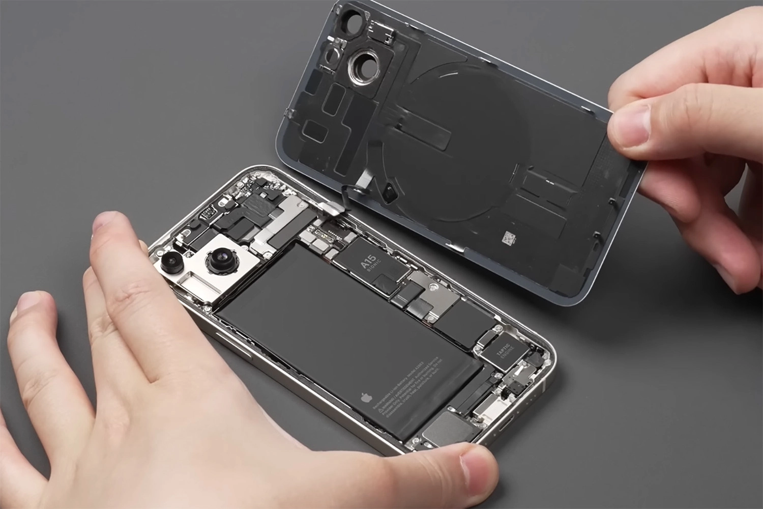 Nguyên nhân khiến iPhone 15 bị hư pin
