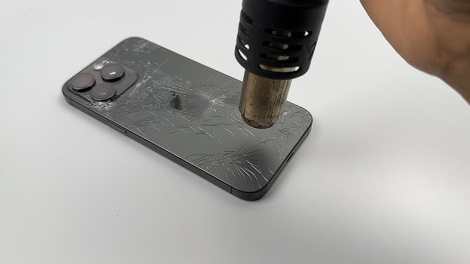 Tiến hành lắp ráp kính lưng iPhone 15 Pro Max