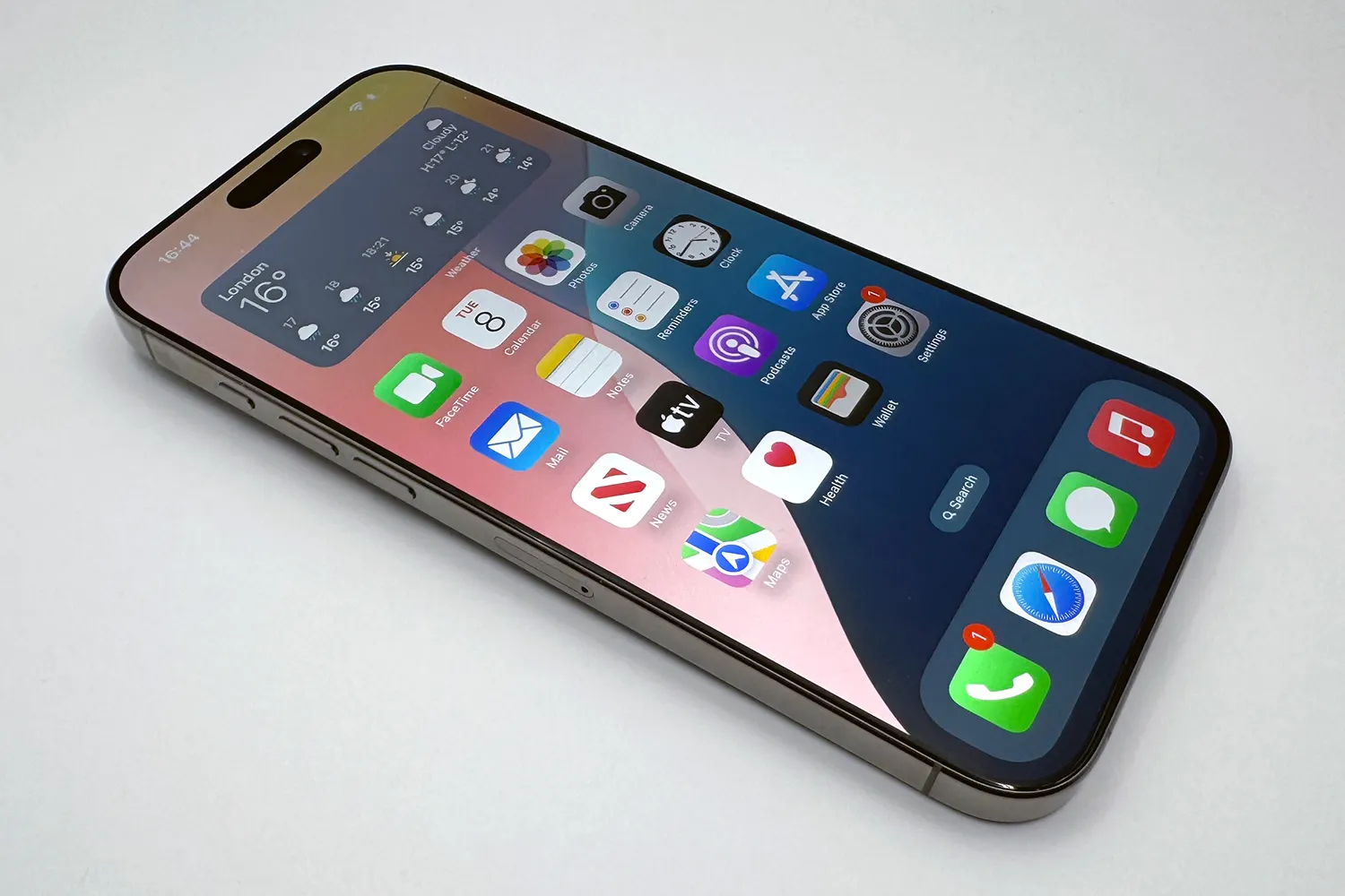 Chọn mua mặt kính iPhone 16 Pro Max uy tín