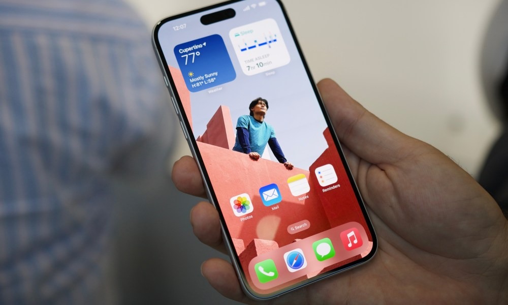 Kiểm tra kỹ lưỡng mặt kính iPhone 16