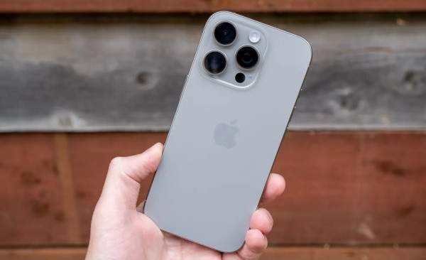 Cách bảo vệ camera sau iPhone 16 Pro sau khi xử lý