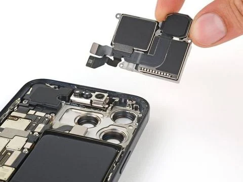 Quy trình kiểm tra camera sau iPhone 16 Pro Max