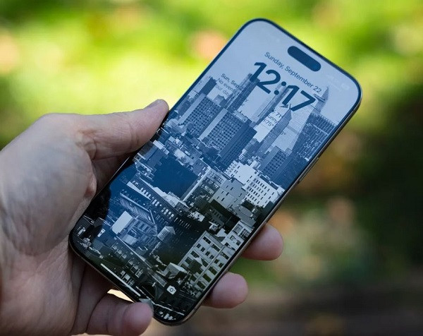 Biểu hiện của camera trước iPhone 16 Pro Max bị hư hại