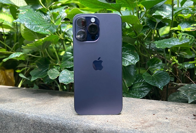 Chọn mua mặt kính lưng iPhone 14 Pro Max uy tín